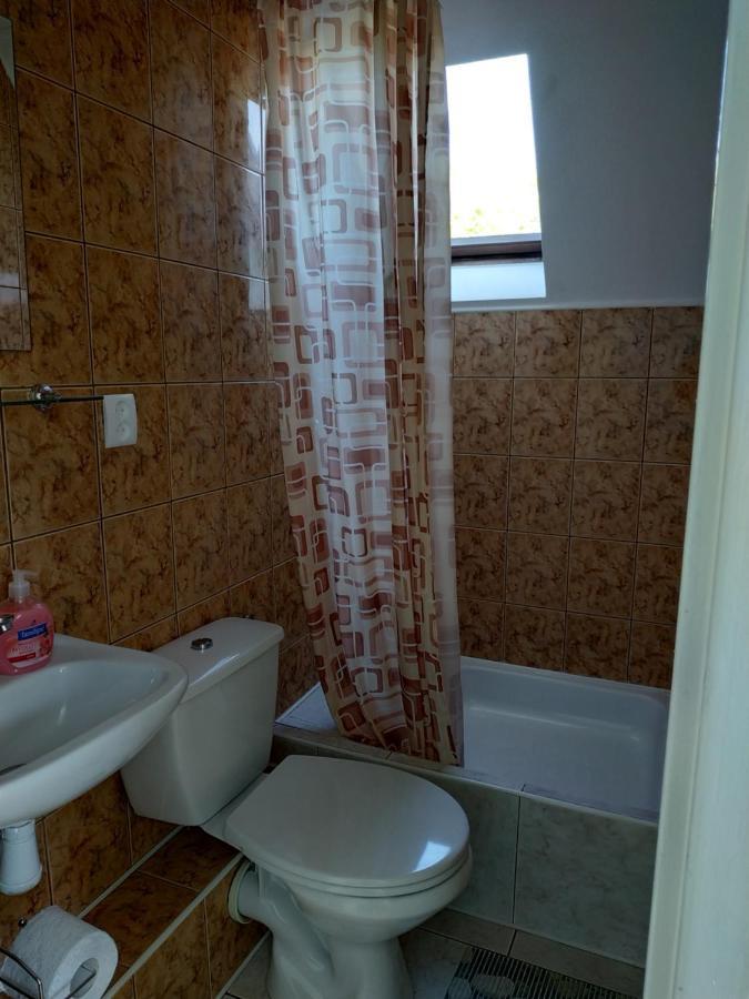 Familia Apartment Рови Екстериор снимка