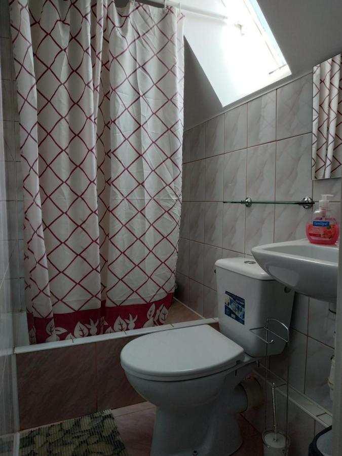 Familia Apartment Рови Екстериор снимка